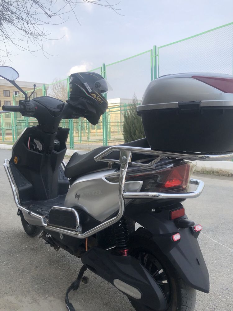 elektironni skuter motobek