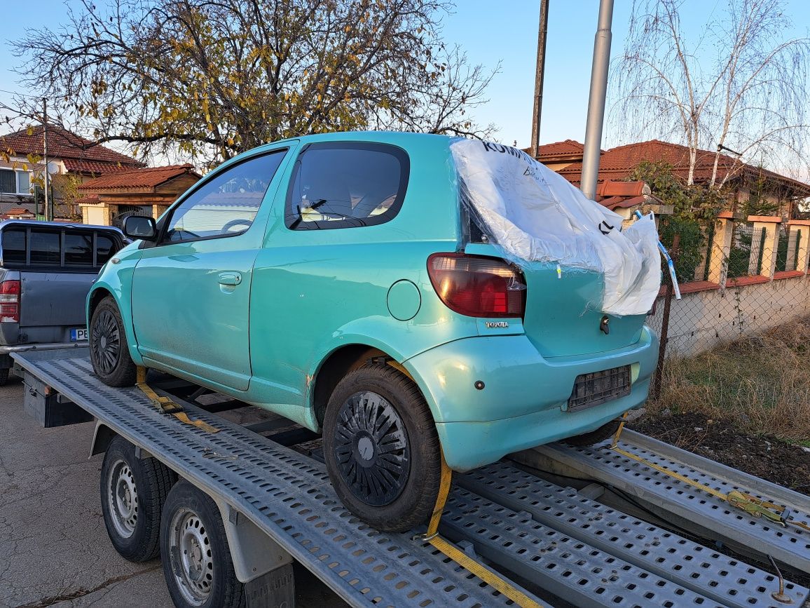 Toyota yaris 1.0i на части