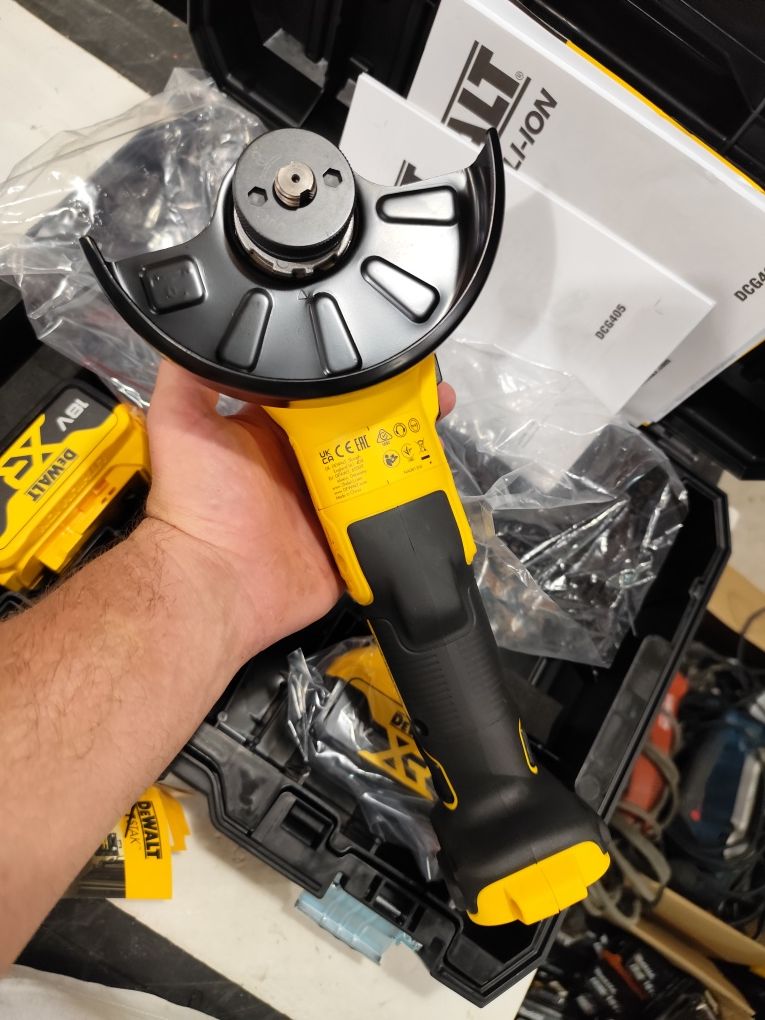 Акумулаторен безчетков ъглошлайф Девалт 18 волта DeWALT DCG405