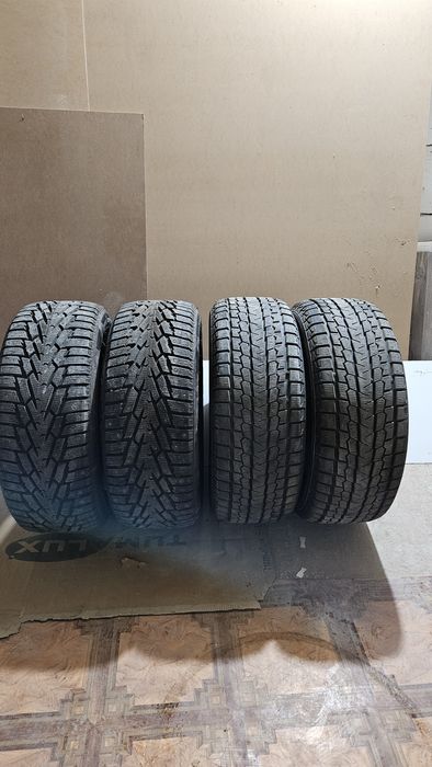 Продам в идеальном состоянии 2 липучки и 2 с шипами новые