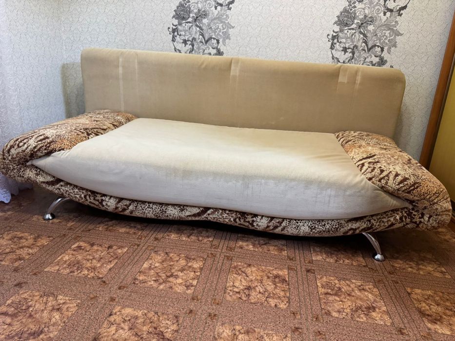 Продам диван! В отличном состоянии! В бежевом цвете, раскладной!