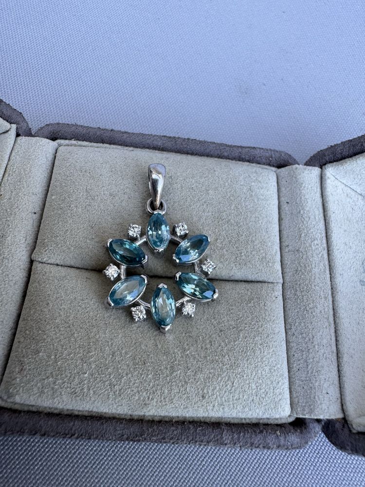 Pandantiv din aur, diamante si acvamarine