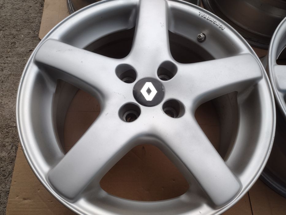 Перфектни Fondmetal 16-4x100 et38 7j Рено Каптюр
