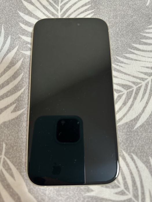 Iphone 15, în stare foarte bună + cadou husă