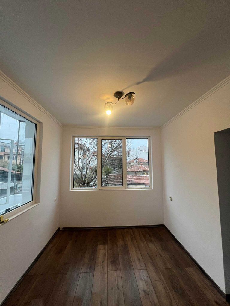 Продава се Тристаен апартамент в Пазарджик, Идеален център - 95 кв.м за 1011 €/кв.м - Снимка #1