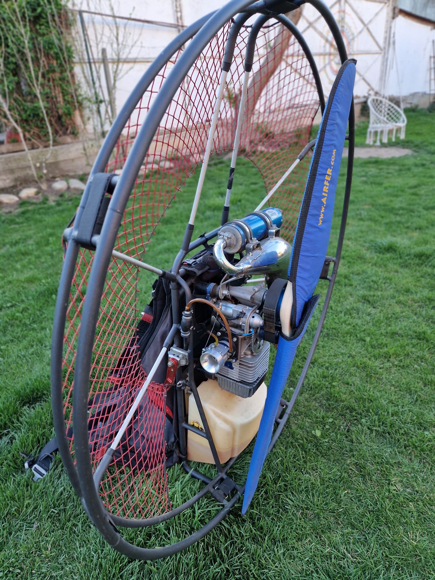 Paramotor Simonini mini 2 , cadru și seleta aproape noi