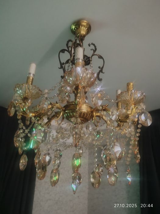 Продаётся люстра