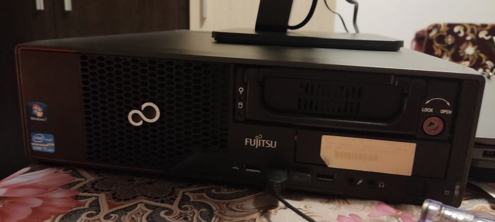 PC  Fujitsu Esprimo E980
