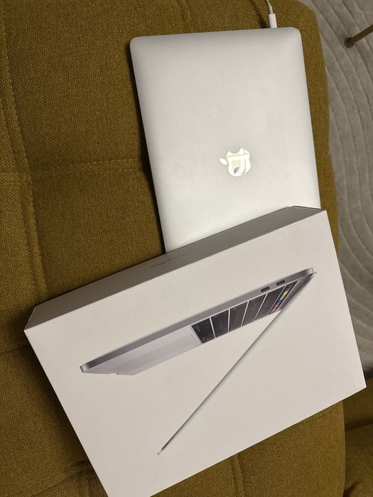 Vand mscbook pro 2019 touchbar i5 sau schimb cu procesor 5800x3D