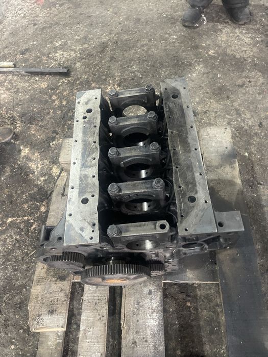 Продам блок цилиндров от двигателя Deutz 4L