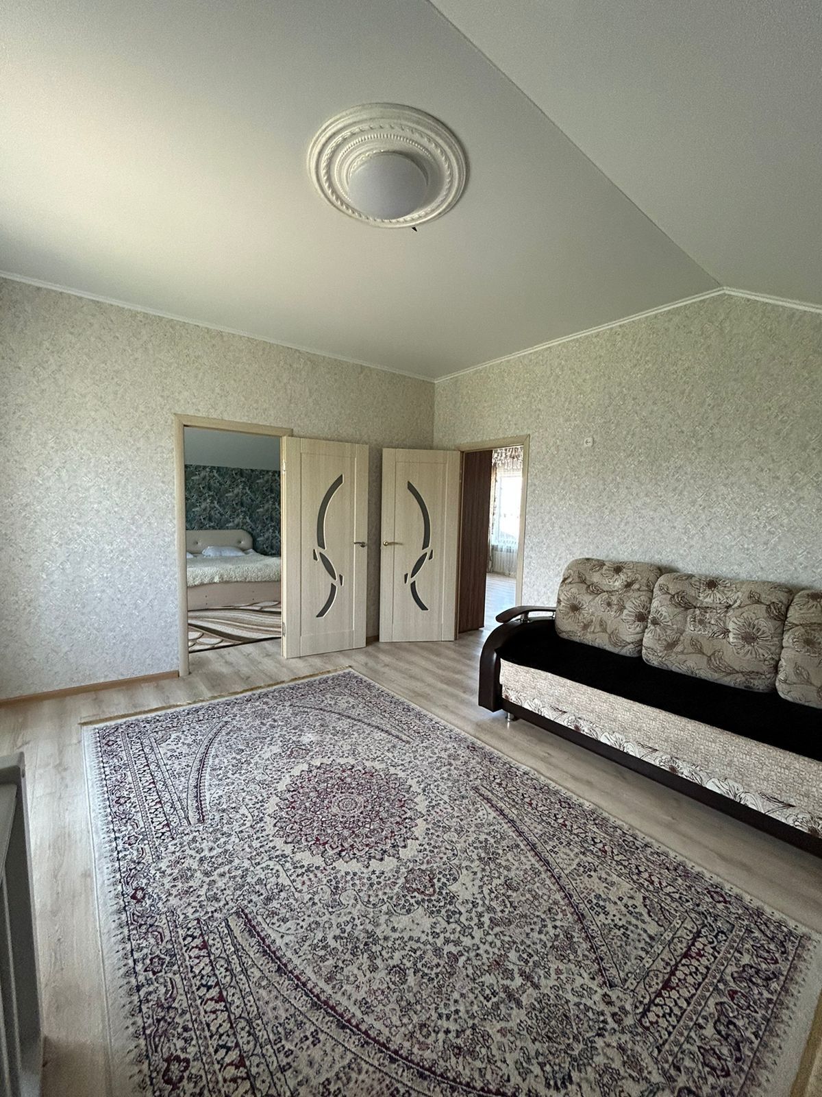 Сдается коттедж в Боровом (Бурабай). 200м2, рядом лес,озера.