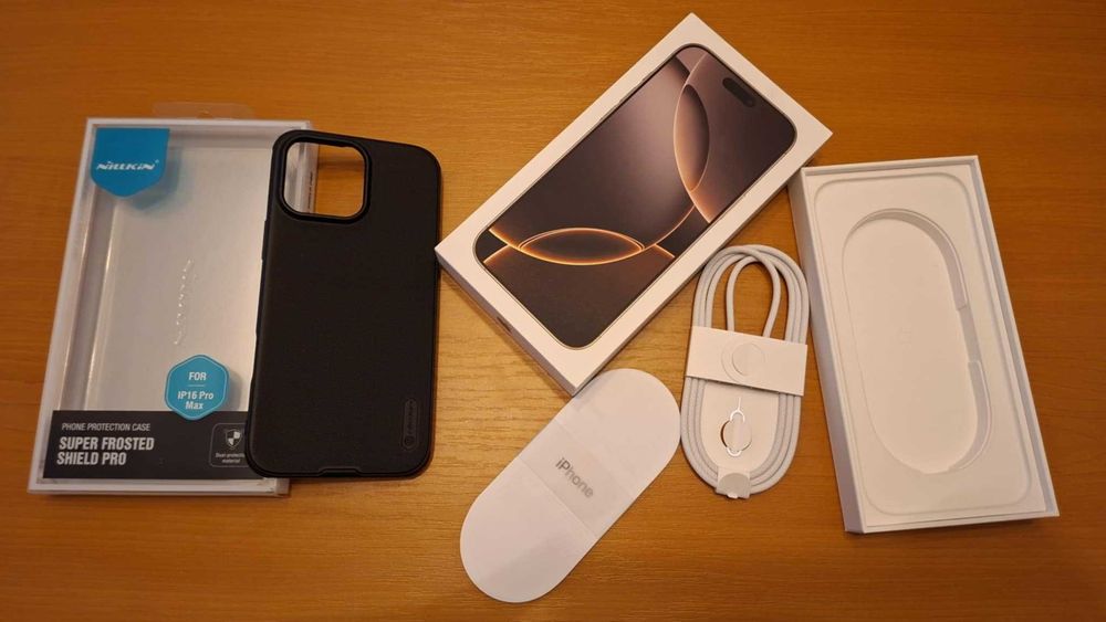 Cutie Iphone 16 Pro Max + Husa Nillkin Super Frosted Shield Pro