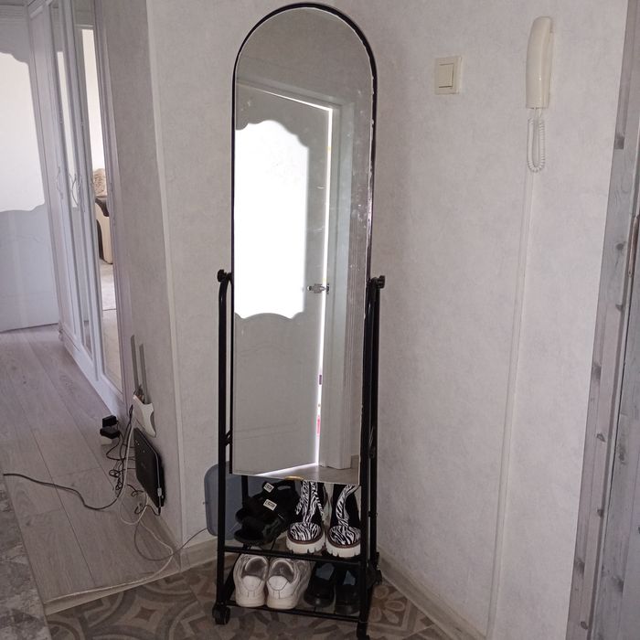 Продается напольное зеркало