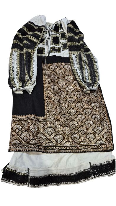 Costum traditional vechi zona Muntenia