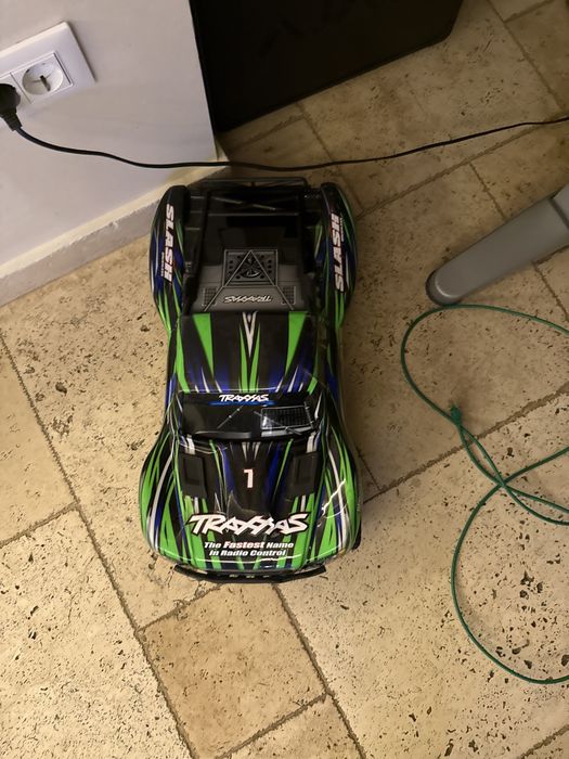 Traxxas slash cu motor brushless