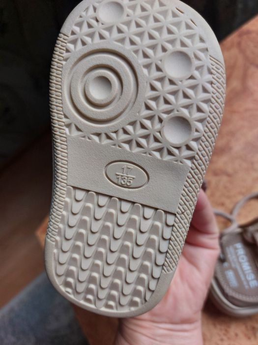 Продается детская обувь