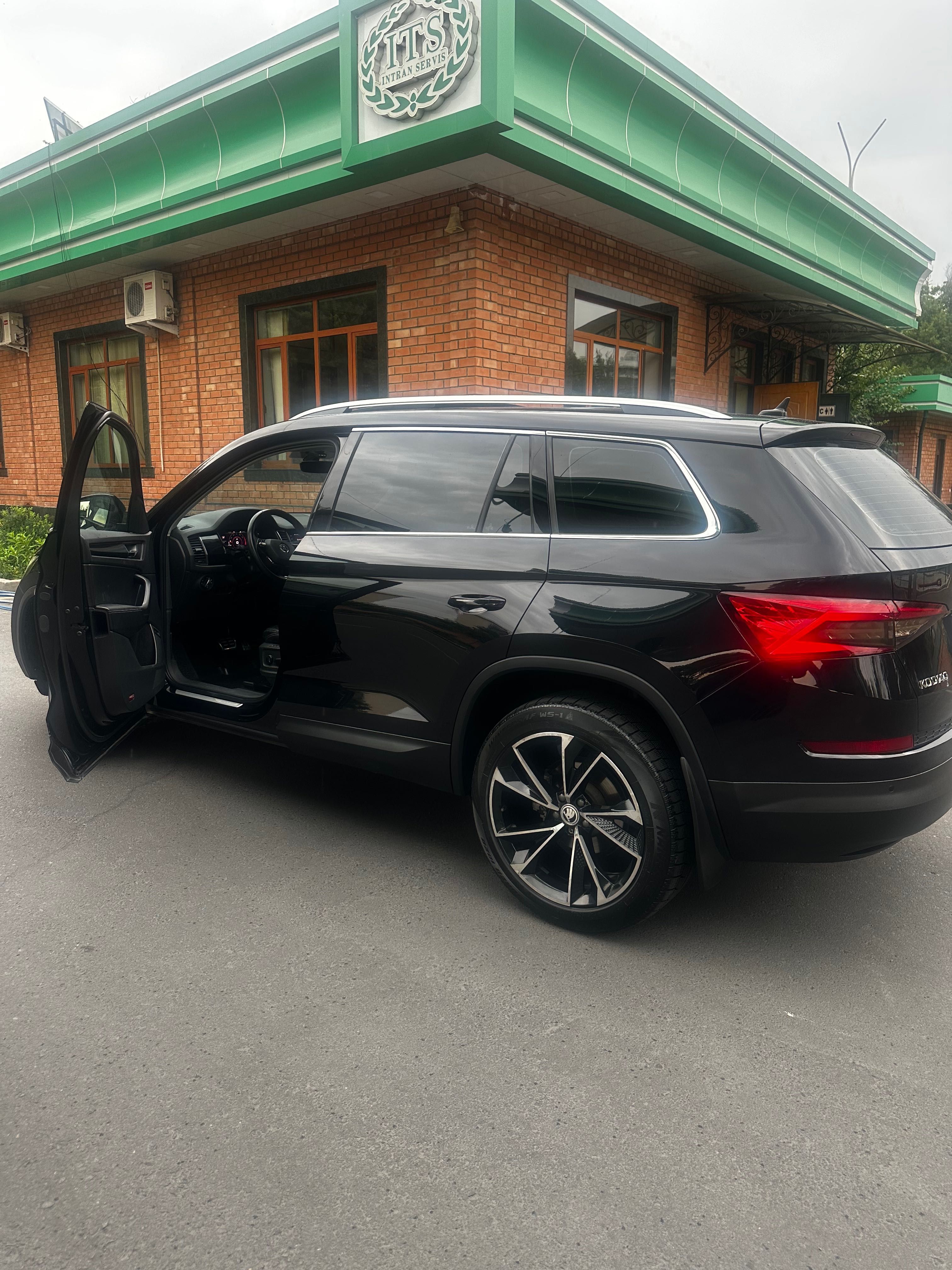 Srochno!!! Skoda Kodiaq 2021, 5500$ atroifiga tyuning qilingan