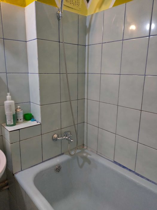 Închiriez garsoniera