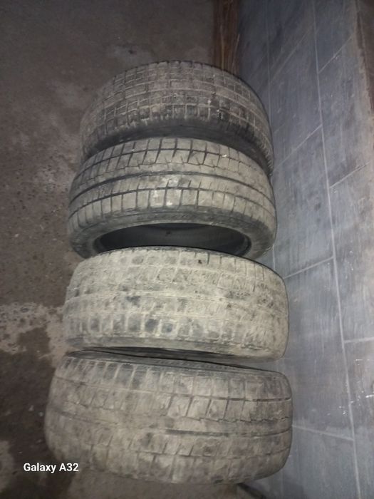 Продам резину зима 215/45/17