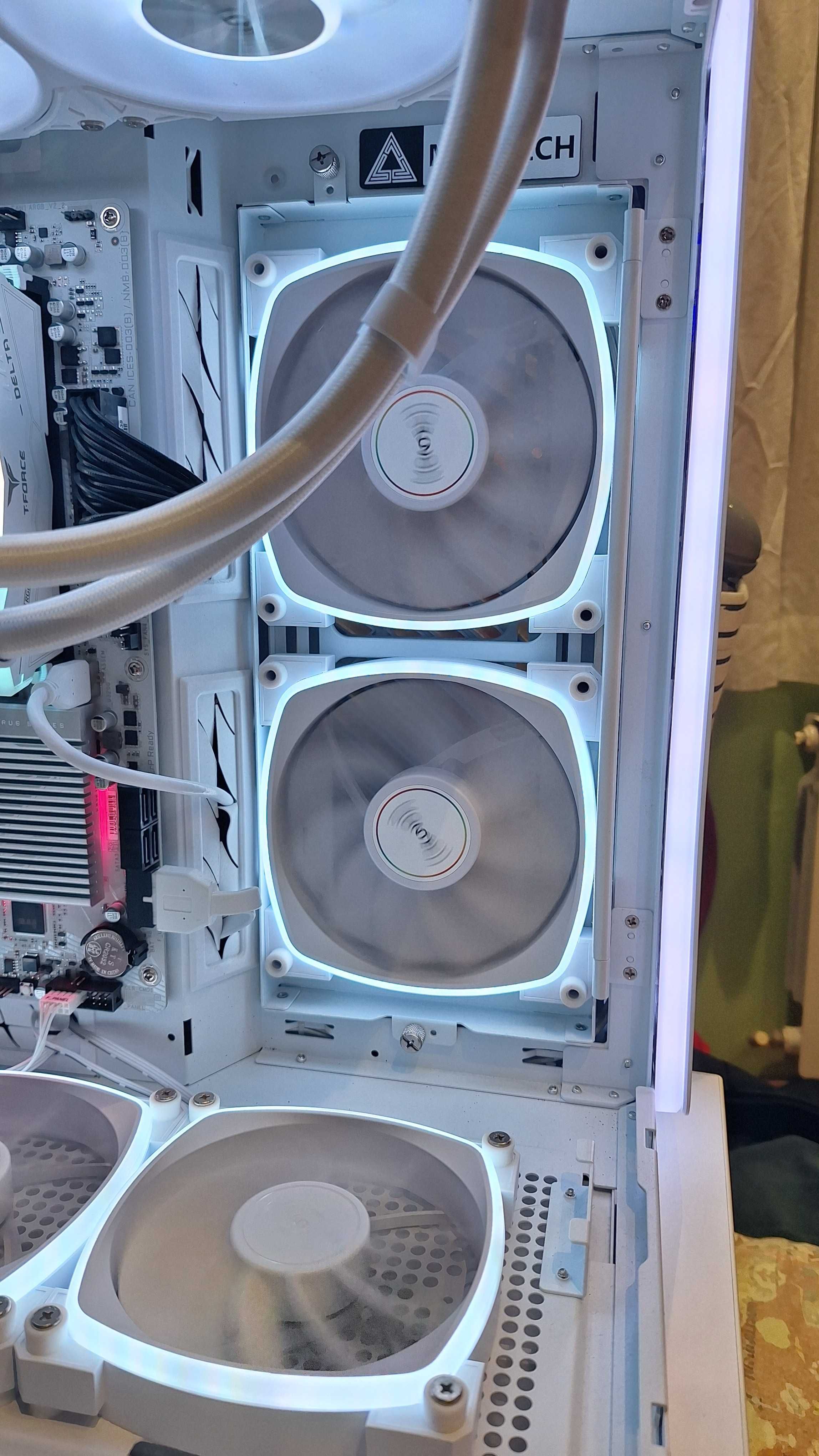 Компютър с AMD ryzen 7 7700x, Nvidia GeForce RTX 4060
