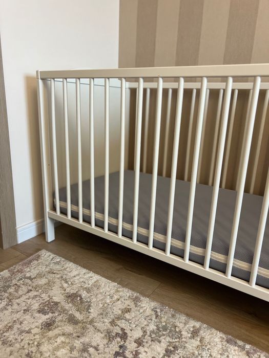 Pătuț Ikea cu saltea (60x120 cm) + scăunel copil