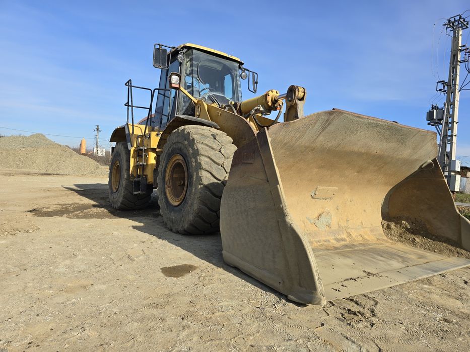 Încarcator frontal CAT 966 G închiriez
