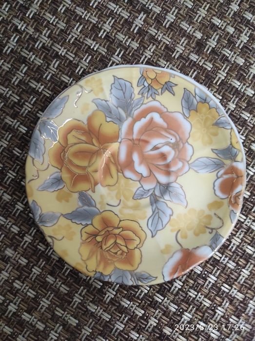 Изящные блюдца от сервиза, Япония