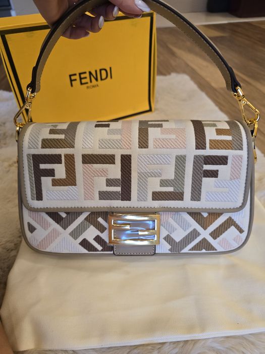 Налична чанта Fendi Baguette