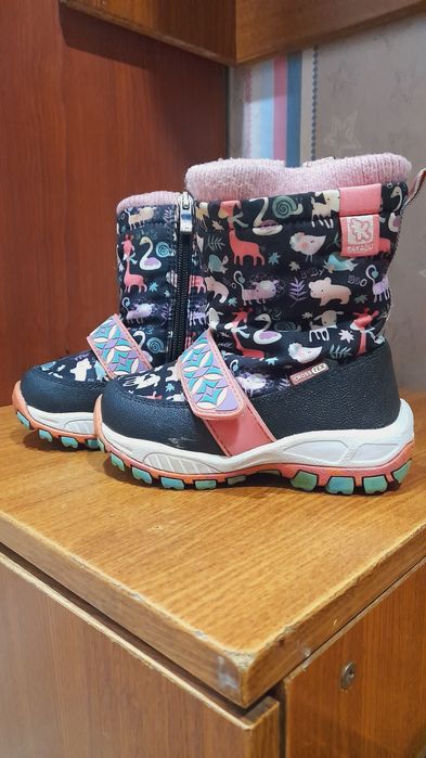 Продам детскую зимнюю обувь