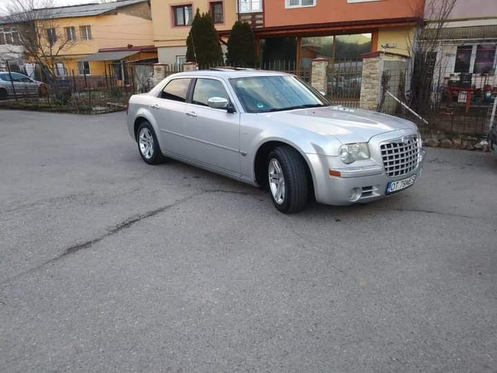 Vând Chrysler 300 C