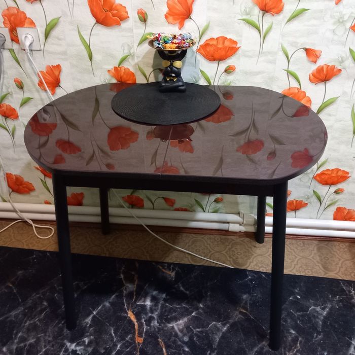 Продам стол кухонный