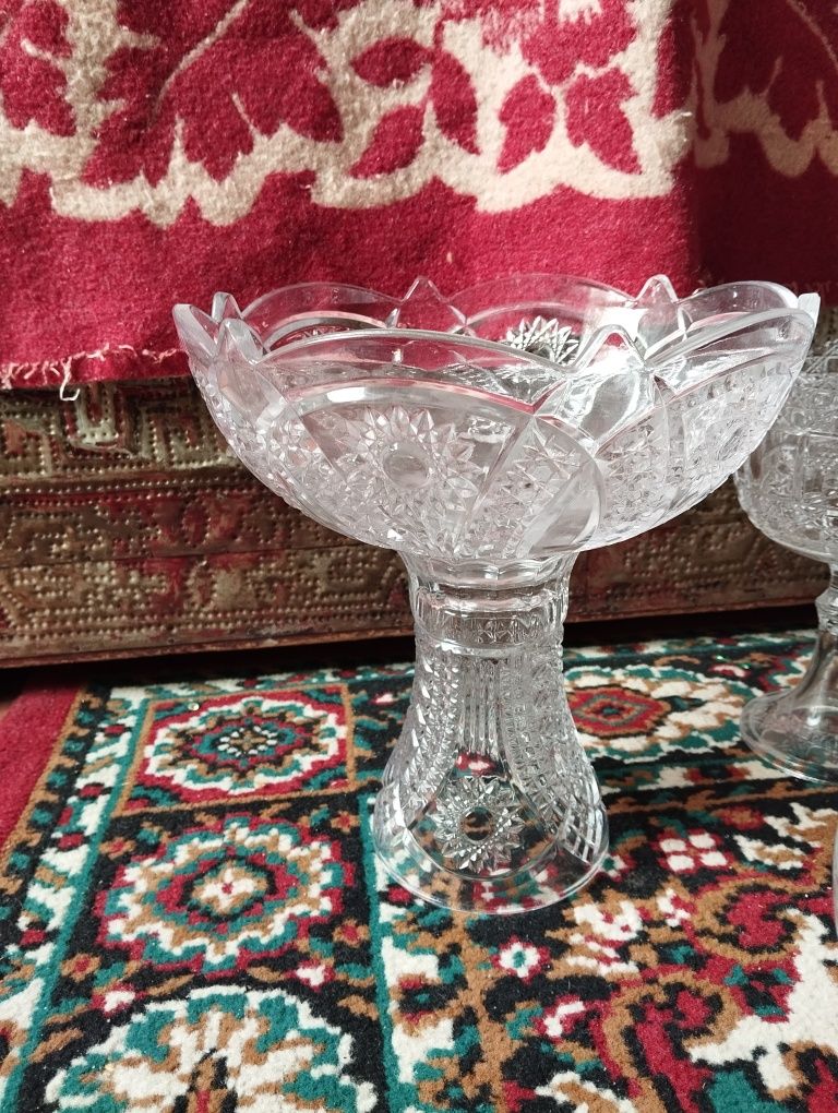Красивые посуды стекло в отличном состаяни