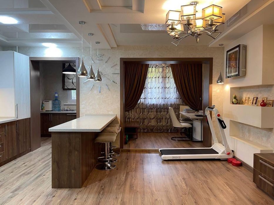 Продается 5 комнатная квартира 77 серия кирпич Генерал Петрова 2 линия