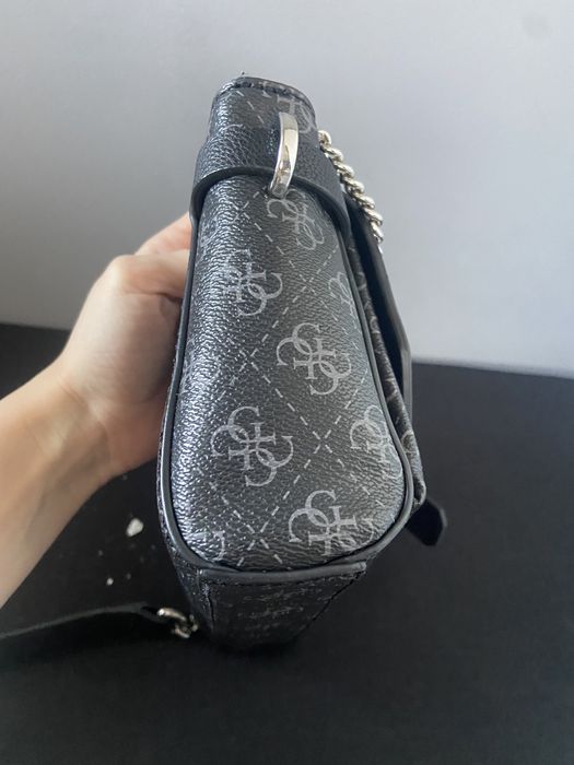 Дамска чанта Guess