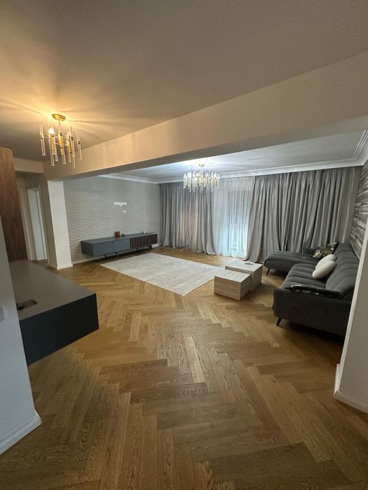 Apartament de lux zona centrala cu terasa inchisa utilata /mobilata