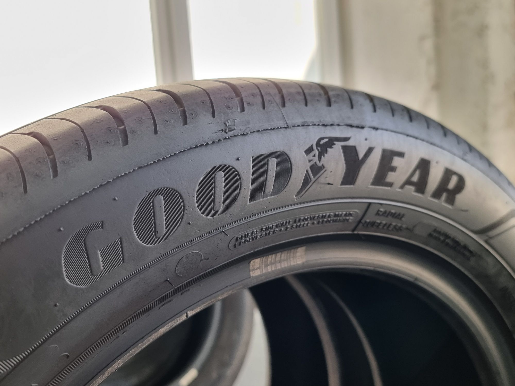 215/55/17 Goodyear 4Броя: 400лв 7.5мм