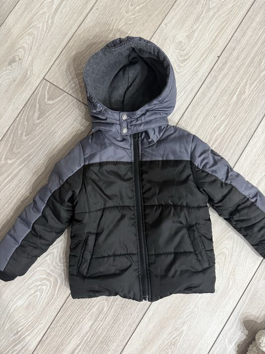 Продам демисезоную куртку calvin kleein