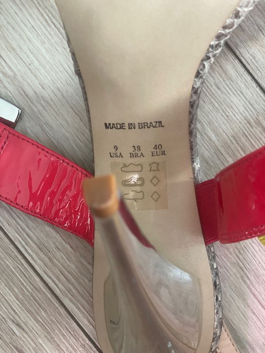 Маркови чисто нови сандали на ток