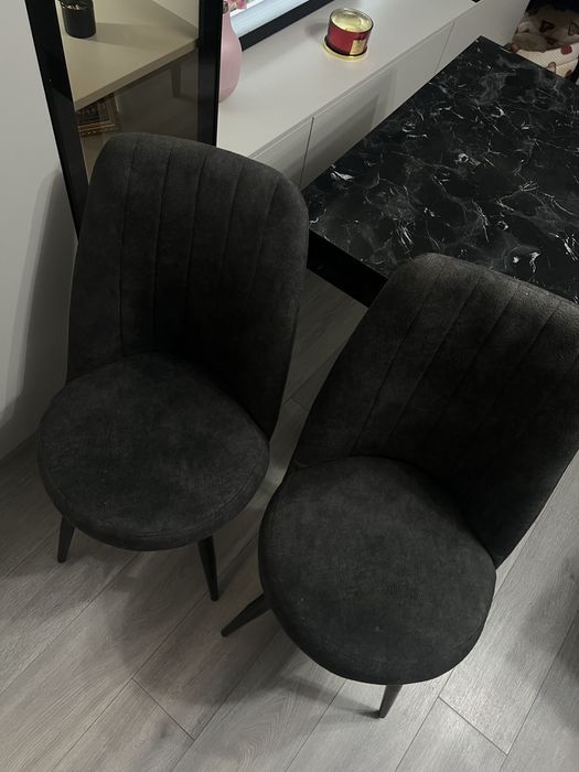 Masă + 2 scaune tapițate