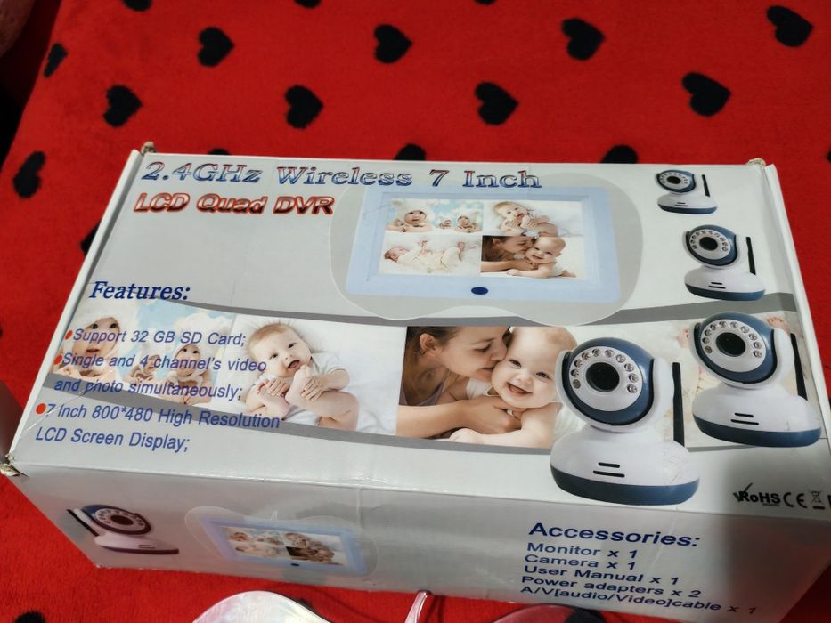 Vând set 4 camere de supraveghere 2.4 GHz Wireless 7 Inch