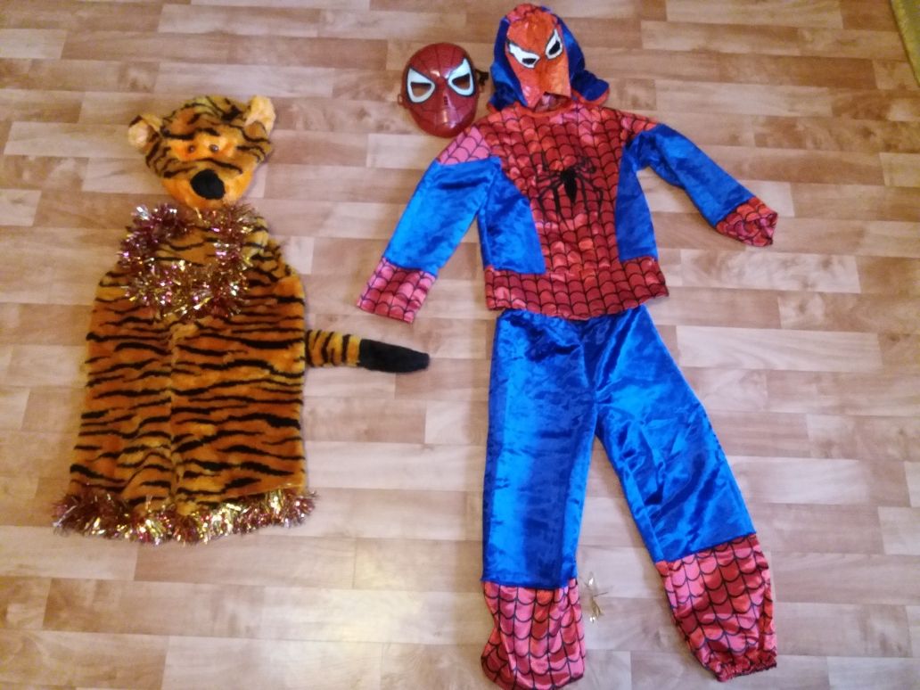 Продам   костюмчики человек паук и тигра