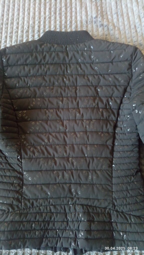 Дамско оригинално яке Guess размер S,