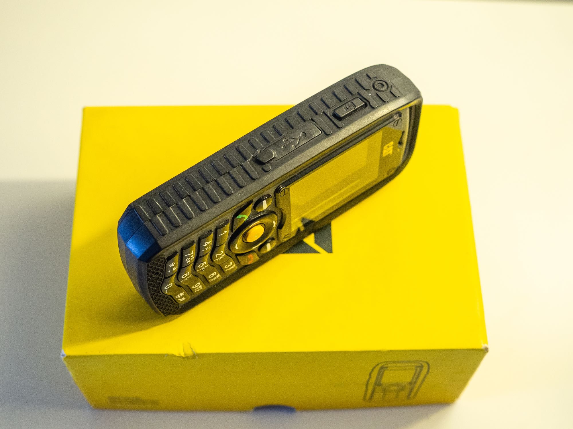 Telefon Caterpillar CAT B25