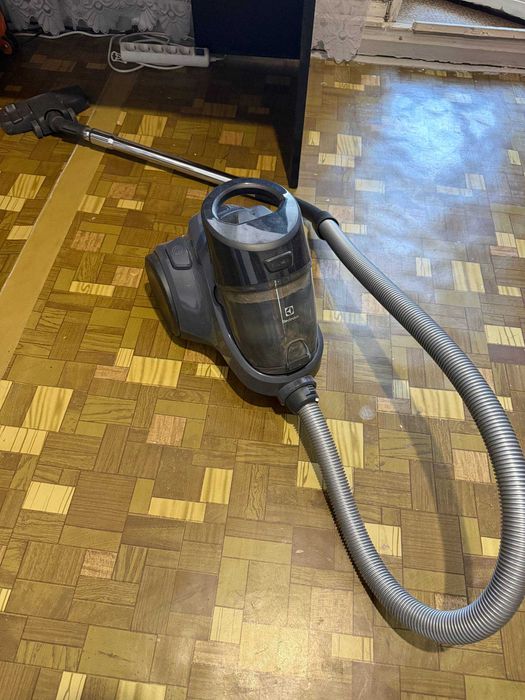 Б/у пылесос в рабочем состоянии