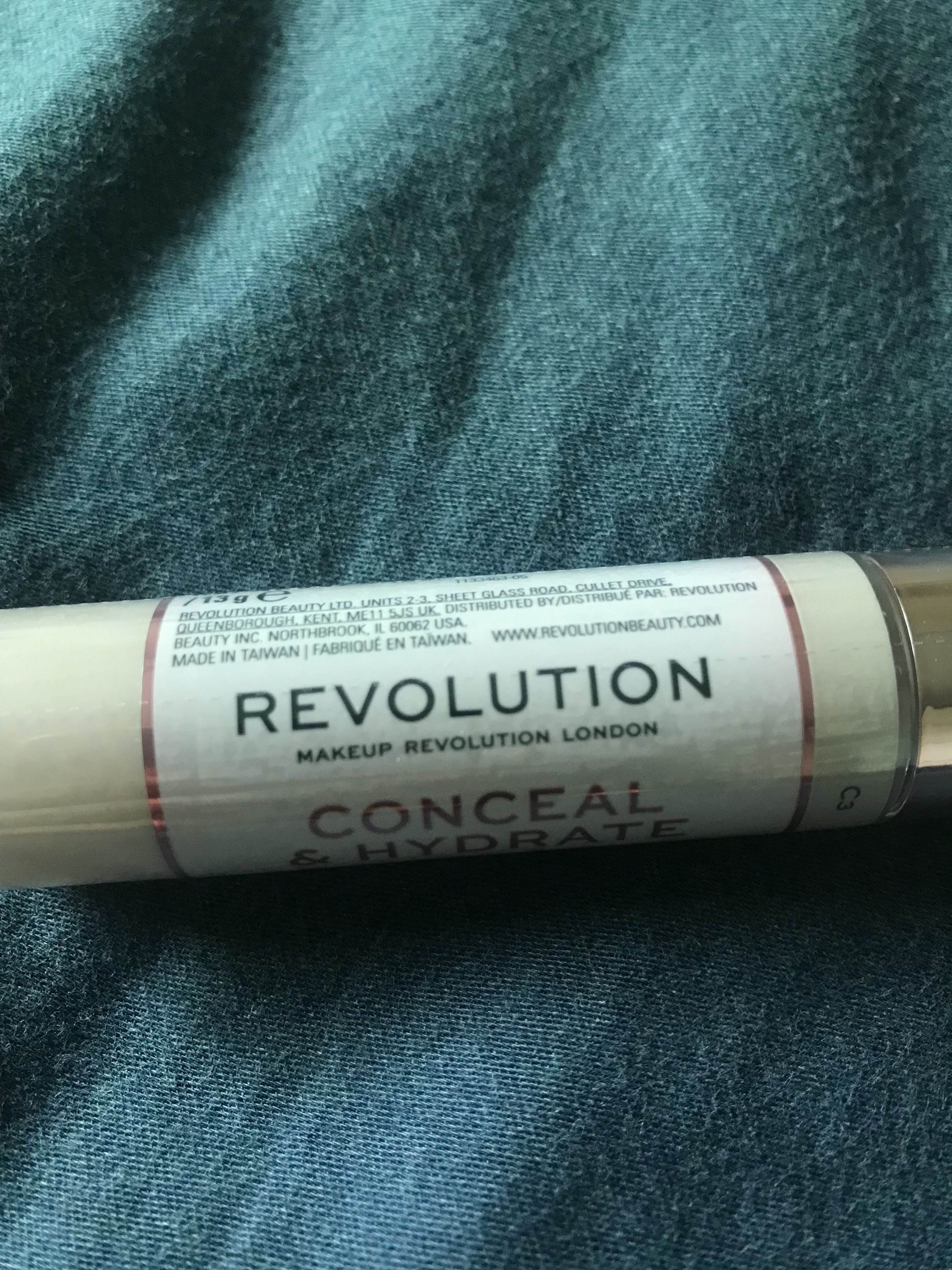 Revolution conceal & hydrate / коректор/