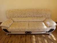 Шикарный большой диван с фабричной моющейся обивкой.Длина 215см.