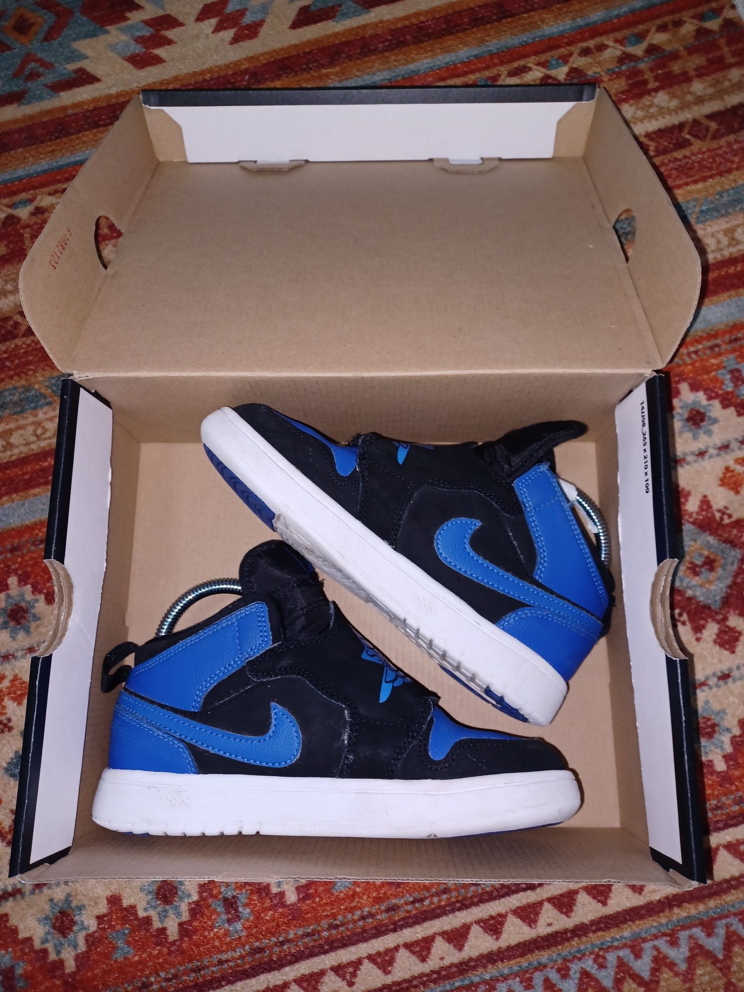 Adidasi air jordan! Pentru copii ,respectiv baietii
