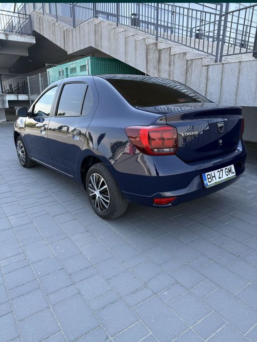 Vând Dacia Logan
