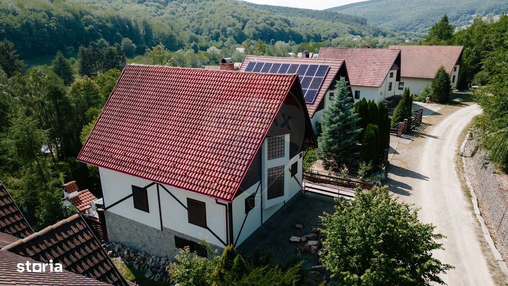 Vilă cu 6 camere, teren de 1000mp, într-un resort montan privat