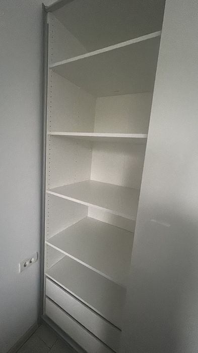 Vând un dulap nou, nefolosit, în ambalaj original, sigilat, din motiv